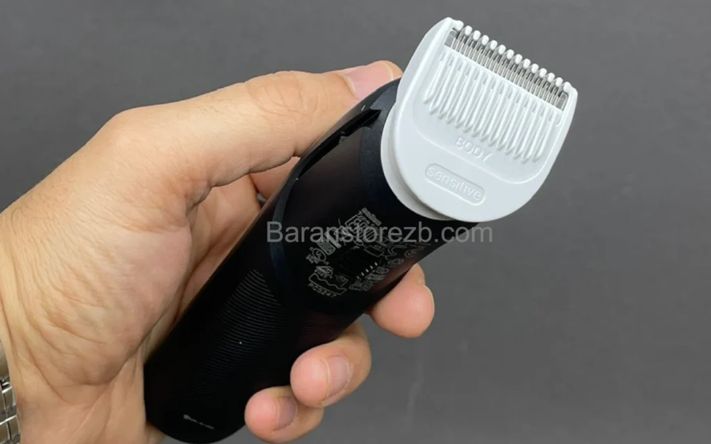 تصویر از ماشین اصلاح براون AIO5560 با سری اصلاح بدن نصب شده روی آن