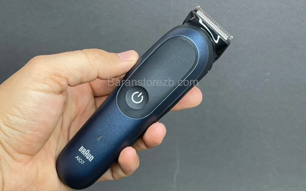 عکس از ماشین اصلاح براون AIO7540 در دست