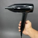 سشوار براون مدل HD150SDE در دست