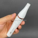تصویر دستگاه براون FaceSpa Pro 911 با سری موچین باریک در دست