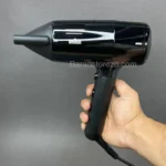عکس از سشوار براون مدل BRHD200SDE در دست